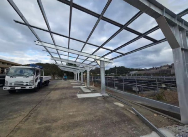 ஹானர் எனர்ஜி: சோலார் கார்போர்ட்டுகளின் எல்லையற்ற சாத்தியக்கூறுகளை மறுவரையறை செய்தல்