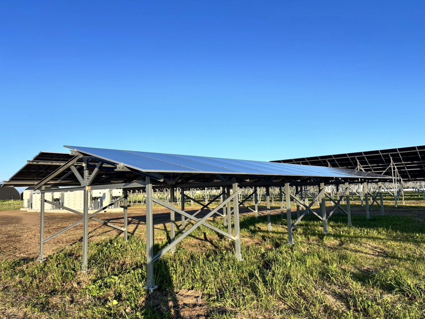 Agri-PV கிரீன்ஹவுஸ்: ஒற்றை நிலத்திலிருந்து இரட்டை வருமானம்